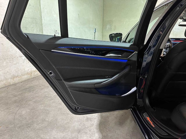 Bmw 520i touring high executive sport-line 5-serie 184pk 2019 (origineel-nl), xg-208-v - afbeelding 26 van  31