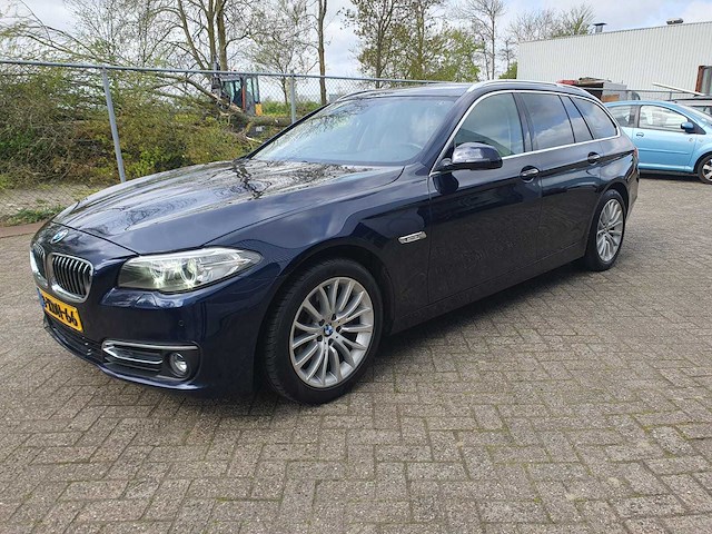 Bmw 520i touring luxury edition automaat; 8-xdh-66 - afbeelding 1 van  13