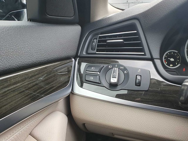 Bmw 520i touring luxury edition automaat; 8-xdh-66 - afbeelding 12 van  13