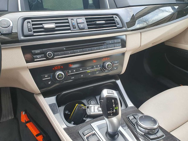 Bmw 520i touring luxury edition automaat; 8-xdh-66 - afbeelding 10 van  13