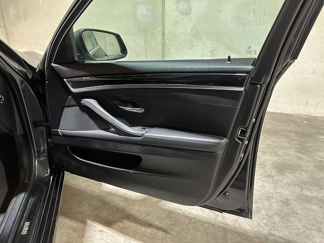 Bmw 523i touring high executive 204pk 2010 5-serie, 3-zkf-44 - afbeelding 37 van  45