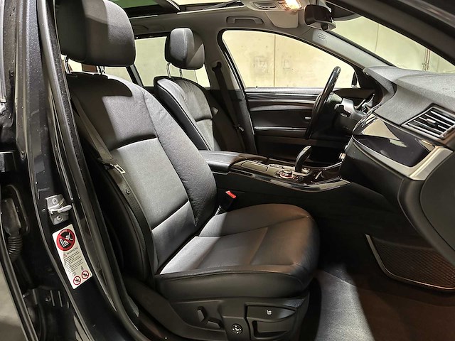 Bmw 523i touring high executive 204pk 2010 5-serie, 3-zkf-44 - afbeelding 33 van  45