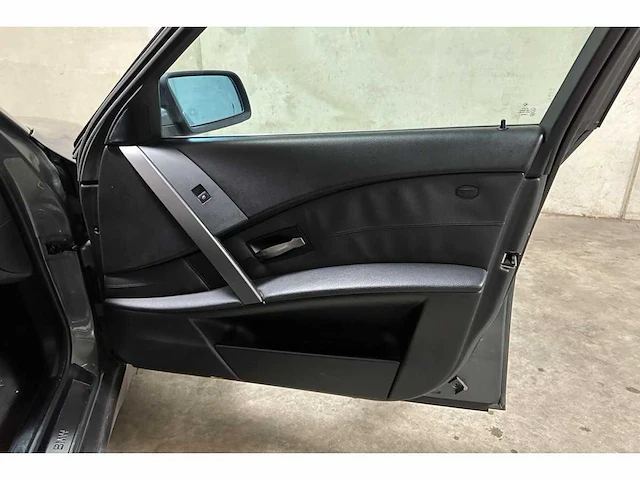 Bmw 525i 5-serie touring 218pk 2007 (automaat), h-790-st - afbeelding 31 van  52