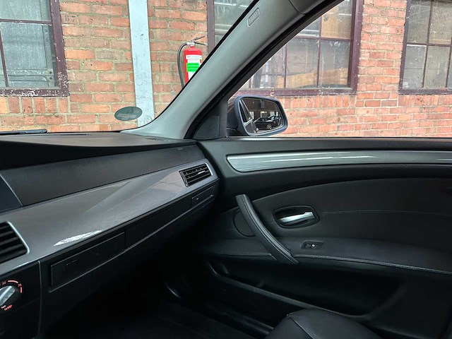 Bmw 525i business line edition ii 218pk 2009 5-serie, 71-jxb-8 youngtimer - afbeelding 17 van  35