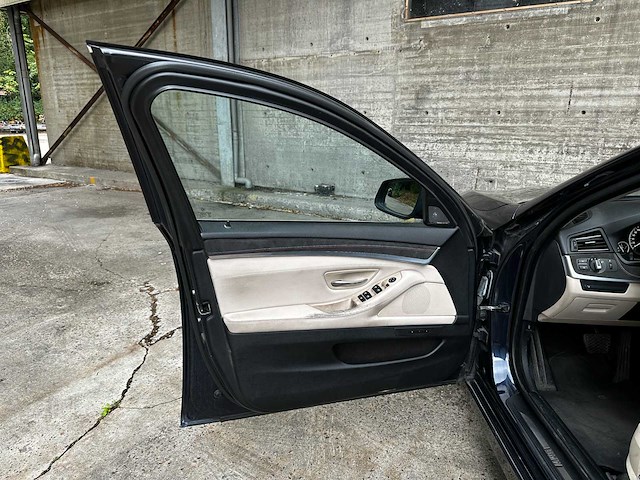 Bmw 530d blueperformance high executive touring 258pk 2011 5-serie, ns-262-v - afbeelding 31 van  61
