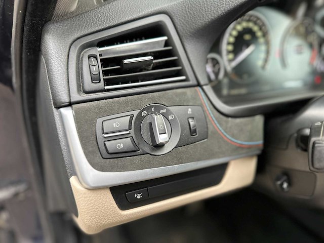 Bmw 530d blueperformance high executive touring 258pk 2011 5-serie, ns-262-v - afbeelding 34 van  61