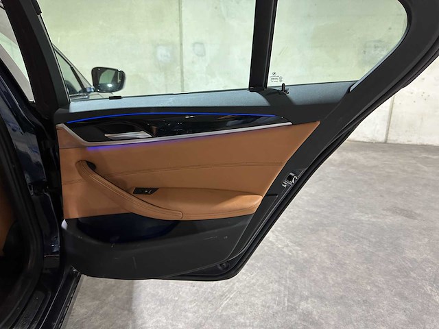 Bmw 530e iperformance high executive 5-serie 252pk 2019 (origineel-nl + 1eigenaar), zt-244-h - afbeelding 31 van  48