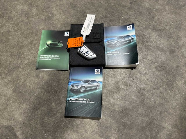 Bmw 530e iperformance high executive 5-serie 252pk 2019 (origineel-nl + 1eigenaar), zt-244-h - afbeelding 37 van  48