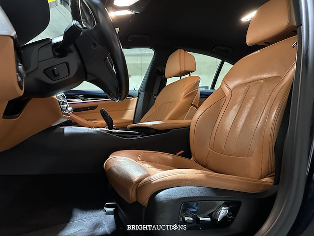Bmw 530e iperformance high executive 5-serie 252pk 2019 (origineel-nl+1eigenaar), zt-244-h - afbeelding 28 van  47