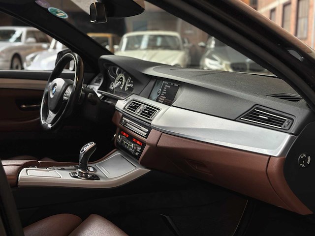 Bmw 550i 4.4 v8 high executive m-sport f11 408pk 2011 5-serie touring, hp-259-j - afbeelding 47 van  59