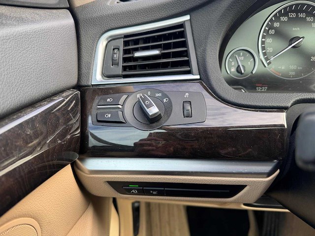 Bmw 550i gran turismo high executive automaat; 93-nlj-3 - afbeelding 17 van  29