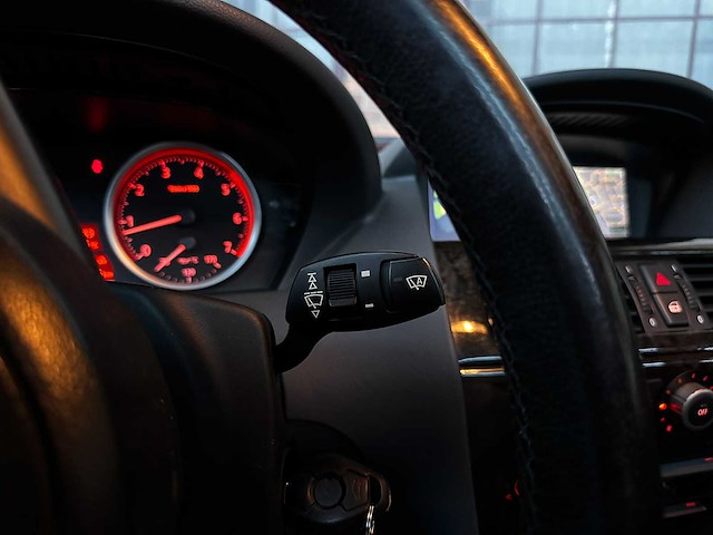 Bmw 645ci s 4.4 v8 333pk 2004 e63 6-serie, 65-pk-bh youngtimer - afbeelding 18 van  41