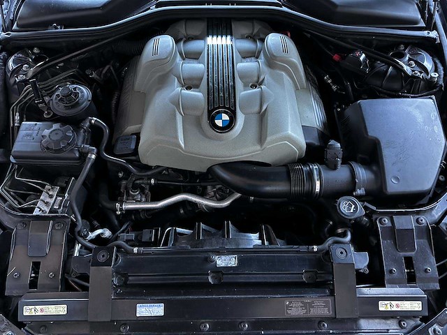 Bmw 645ci s 4.4 v8 333pk 2004 e63 6-serie, youngtimer - afbeelding 32 van  41