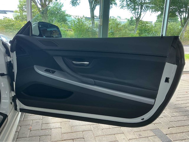 Bmw 650i coupé f13 | 4.4 v8 biturbo | 2013 | 450 pk | m sportpakket | head-up display | 20 inch 373m | 77.000 km | btw auto - afbeelding 17 van  29