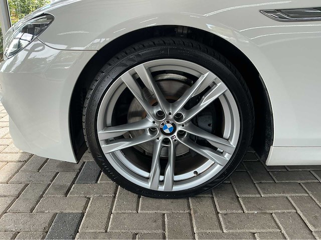 Bmw 650i coupé f13 | 4.4 v8 biturbo | 2013 | 450 pk | m sportpakket | head-up display | 20 inch 373m | 77.000 km | btw auto - afbeelding 25 van  29