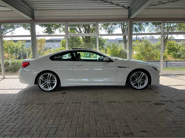 Bmw 650i coupé f13 | 4.4 v8 biturbo | 2013 | 450 pk | m sportpakket | head-up display | 20 inch 373m | 77.000 km | btw auto - afbeelding 24 van  29