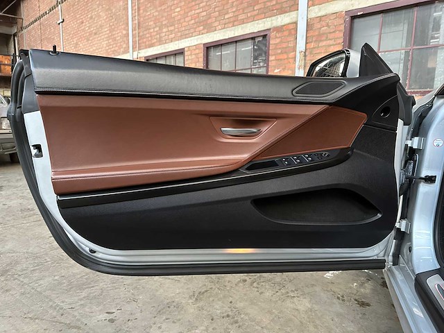 Bmw 650i high executive cabrio 6-serie 402pk 2012, 89-tlb-9 - afbeelding 31 van  47