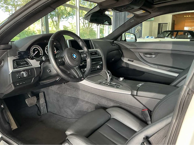 Bmw 650i m-sport | 4.4 v8 biturbo | 450 pk | 2014 | hud | adaptive led | comfort access | soft close | 19 inch m wielen | btw auto - afbeelding 9 van  34