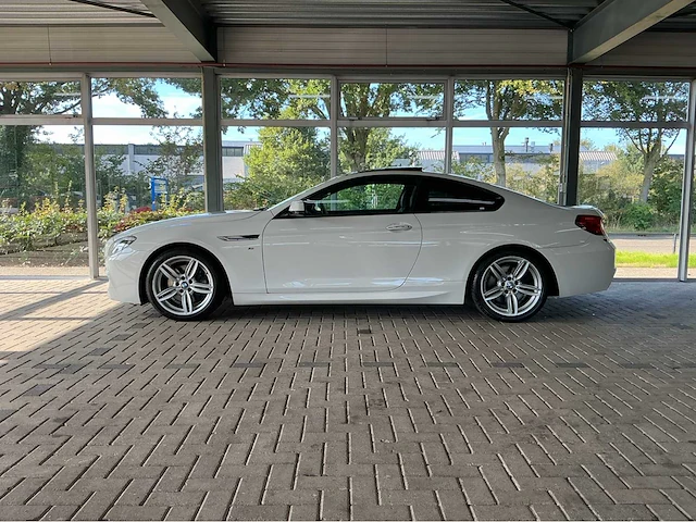 Bmw 650i m-sport | 4.4 v8 biturbo | 450 pk | 2014 | hud | adaptive led | comfort access | soft close | 19 inch m wielen | btw auto - afbeelding 32 van  34