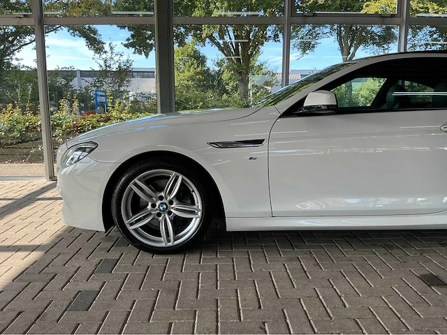 Bmw 650i m-sport | 4.4 v8 biturbo | 450 pk | 2014 | hud | adaptive led | comfort access | soft close | 19 inch m wielen | btw auto - afbeelding 33 van  34