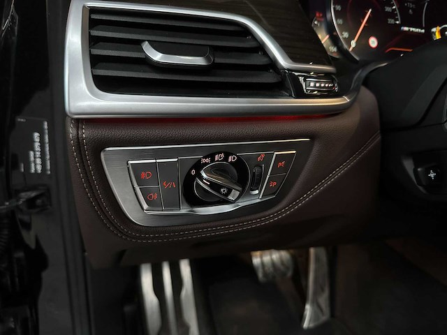 Bmw 750d xdrive 400pk 2021 7-serie g11 - afbeelding 18 van  52