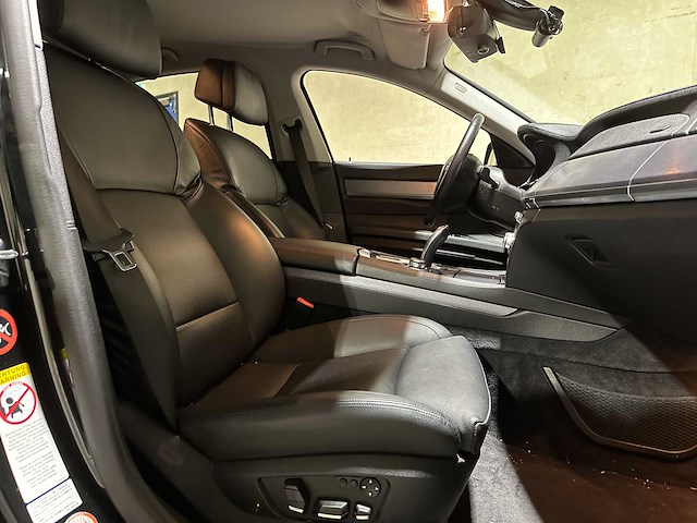 Bmw 750i 4.4 v8 409pk 2009 f01 7-serie, gsv-72-v youngtimer - afbeelding 38 van  45