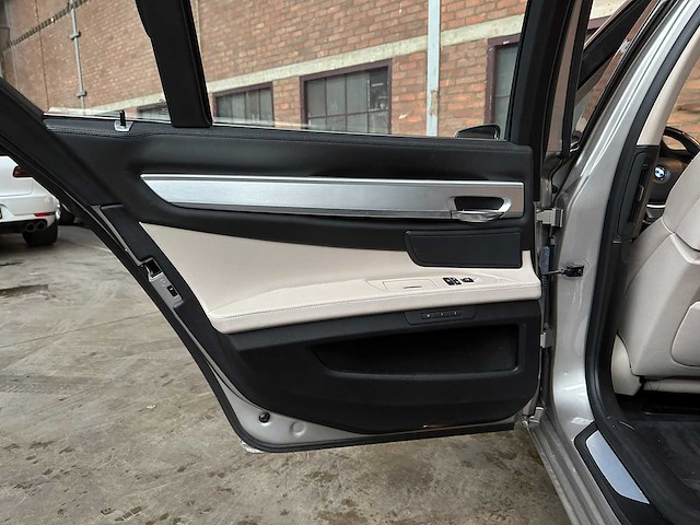 Bmw 750i activehybrid 4.4 v8 407pk 2010 7-serie, 02-pgj-7 youngtimer - afbeelding 30 van  55