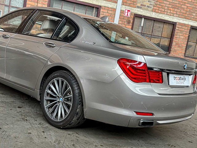 Bmw 750i activehybrid 4.4 v8 407pk 2010 7-serie, 02-pgj-7 youngtimer - afbeelding 8 van  33