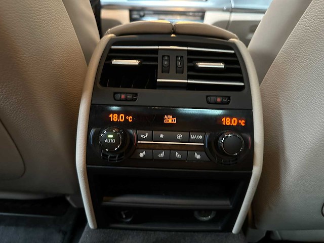 Bmw 750i activehybrid 4.4 v8 407pk 2010 7-serie, 02-pgj-7 youngtimer - afbeelding 21 van  33