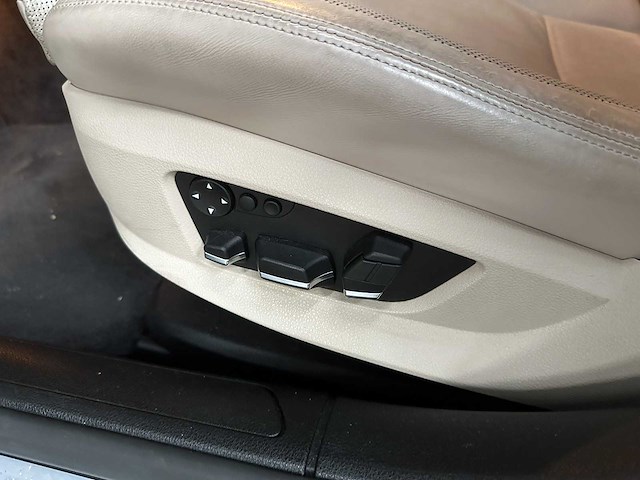 Bmw 750i activehybrid 4.4 v8 407pk 2010 7-serie, 02-pgj-7 youngtimer - afbeelding 37 van  46