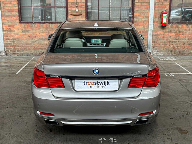 Bmw 750i activehybrid 4.4 v8 407pk 2010 7-serie, 02-pgj-7 youngtimer - afbeelding 4 van  55