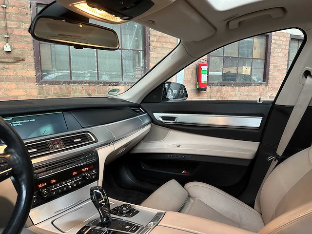 Bmw 750i activehybrid 4.4 v8 407pk 2010 7-serie, 02-pgj-7 youngtimer - afbeelding 13 van  55