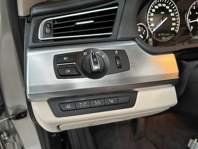 Bmw 750i activehybrid 4.4 v8 407pk 2010 7-serie, 02-pgj-7 youngtimer - afbeelding 14 van  55
