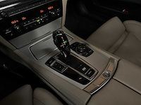 Bmw 750i activehybrid 4.4 v8 407pk 2010 7-serie, 02-pgj-7 youngtimer - afbeelding 22 van  55