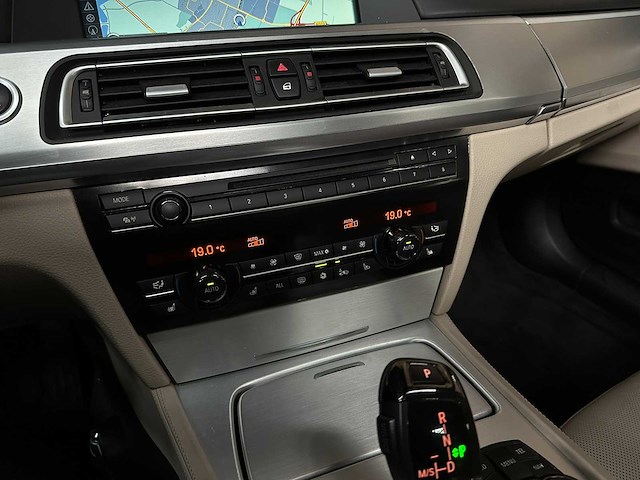 Bmw 750i activehybrid 4.4 v8 407pk 2010 7-serie, 02-pgj-7 youngtimer - afbeelding 24 van  55