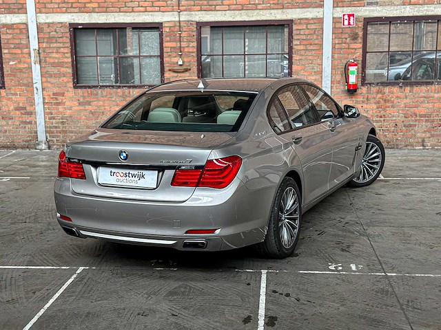 Bmw 750i activehybrid 4.4 v8 407pk 2010 7-serie, 02-pgj-7 youngtimer - afbeelding 2 van  55
