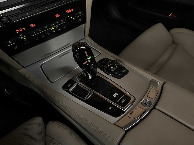Bmw 750i activehybrid 4.4 v8 407pk 2010 7-serie, 02-pgj-7 youngtimer - afbeelding 22 van  55