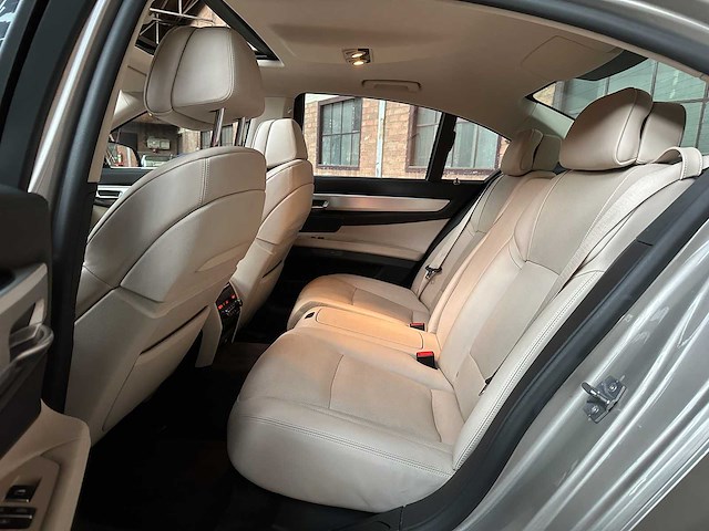 Bmw 750i activehybrid 4.4 v8 407pk 2010 7-serie, 02-pgj-7 youngtimer - afbeelding 12 van  15