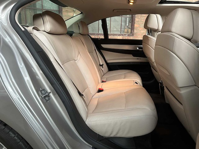 Bmw 750i activehybrid 4.4 v8 407pk 2010 7-serie, 02-pgj-7 youngtimer - afbeelding 13 van  15