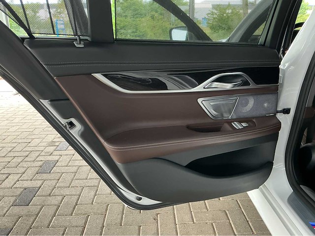 Bmw 750i xdrive | 4.4 liter v8 biturbo | 450 pk | 2015 | m-sport | bowers & wilkins | executive drive pro | head-up display | btw auto - afbeelding 20 van  37