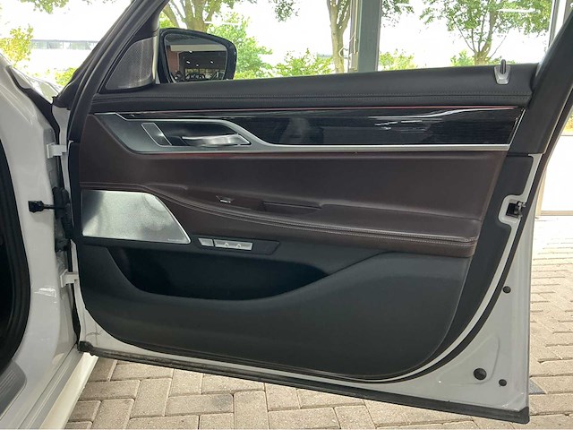 Bmw 750i xdrive | 4.4 liter v8 biturbo | 450 pk | 2015 | m-sport | bowers & wilkins | executive drive pro | head-up display | btw auto - afbeelding 25 van  37