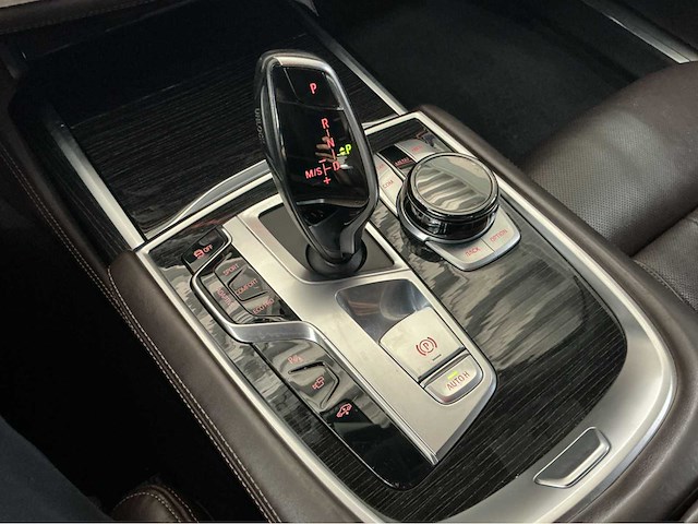 Bmw 750i xdrive | 4.4 liter v8 biturbo | 450 pk | 2015 | m-sport | bowers & wilkins | executive drive pro | head-up display | btw auto - afbeelding 29 van  37