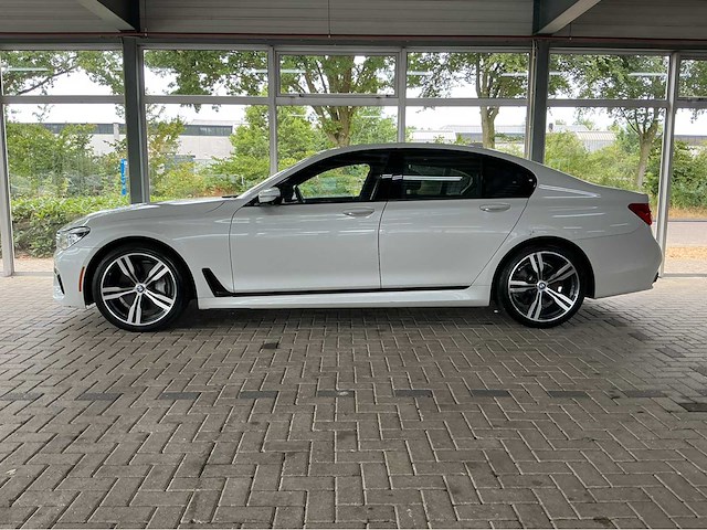 Bmw 750i xdrive | 4.4 liter v8 biturbo | 450 pk | 2015 | m-sport | bowers & wilkins | executive drive pro | head-up display | btw auto - afbeelding 34 van  39