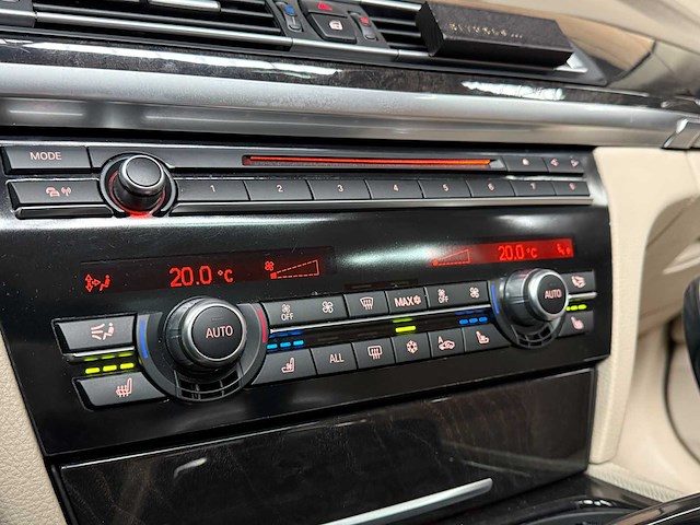 Bmw 750i xdrive high 4.4 v8 executive 408pk 2010 7-serie, l-524-zv - afbeelding 29 van  78