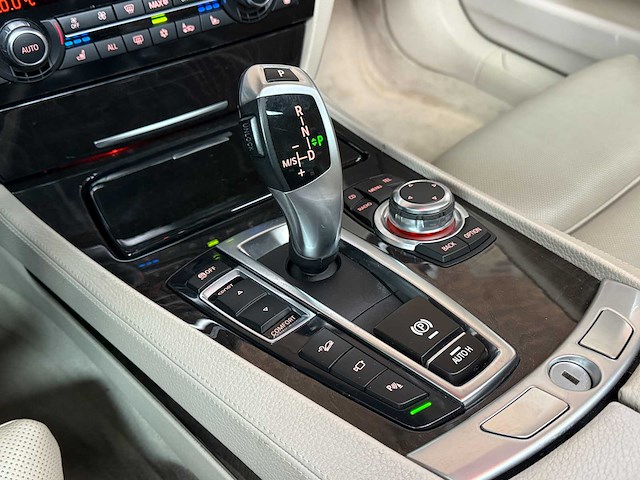 Bmw 750i xdrive high 4.4 v8 executive 408pk 2010 7-serie, l-524-zv - afbeelding 31 van  78