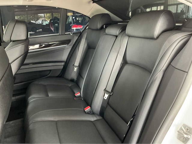 Bmw activehybrid 7 f04 | 4.4 v8 biturbo hybrid | 2011 | youngtimer | 465 pk | hud | surround view | 48.000 km | btw auto - afbeelding 17 van  39