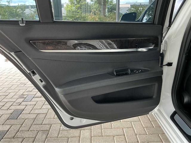 Bmw activehybrid 7 f04 | 4.4 v8 biturbo hybrid | 2011 | youngtimer | 465 pk | hud | surround view | 48.000 km | btw auto - afbeelding 15 van  25