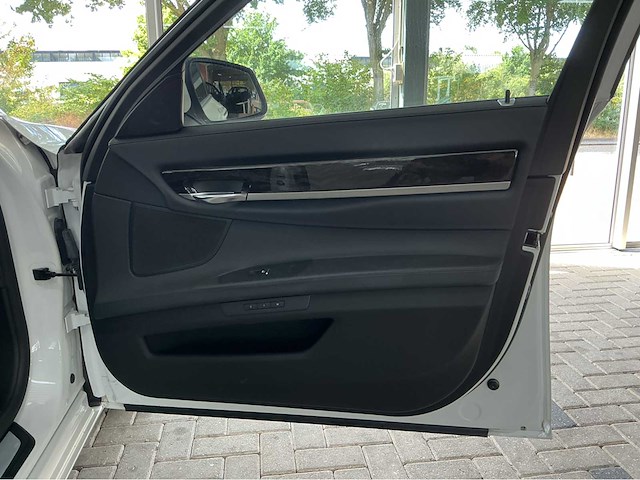 Bmw activehybrid 7 f04 | 4.4 v8 biturbo hybrid | 2011 | youngtimer | 465 pk | hud | surround view | 48.000 km | btw auto - afbeelding 17 van  25