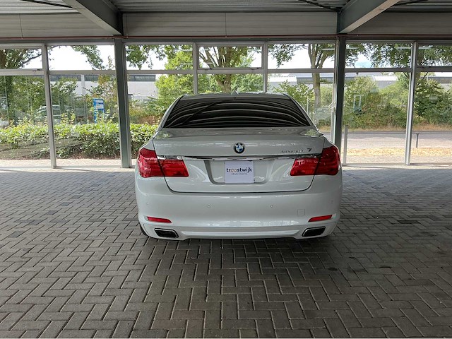 Bmw activehybrid 7 f04 | 4.4 v8 biturbo hybrid | 2011 | youngtimer | 465 pk | hud | surround view | 48.000 km | btw auto - afbeelding 23 van  25