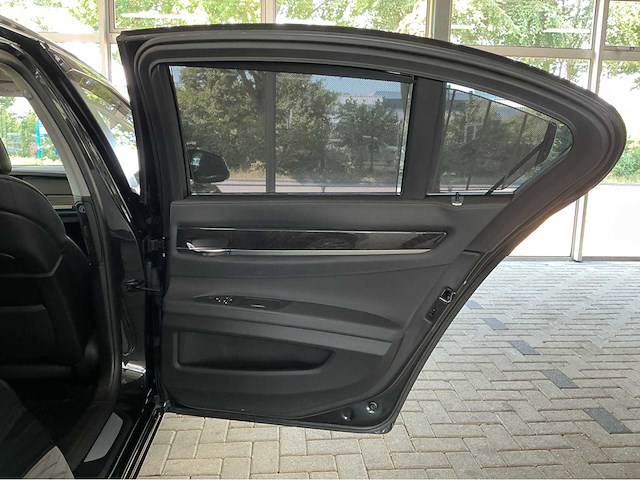 Bmw activehybrid 7 f04 | 4.4 v8 biturbo hybrid | 2011 | youngtimer | 465 pk | hud | surround view | btw auto - afbeelding 17 van  29